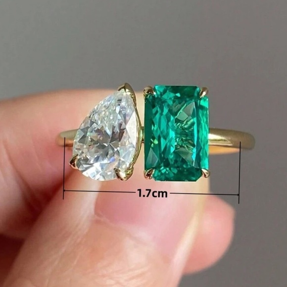 Cubic Zirconia Gemstone Ring - Picture 5 of 5